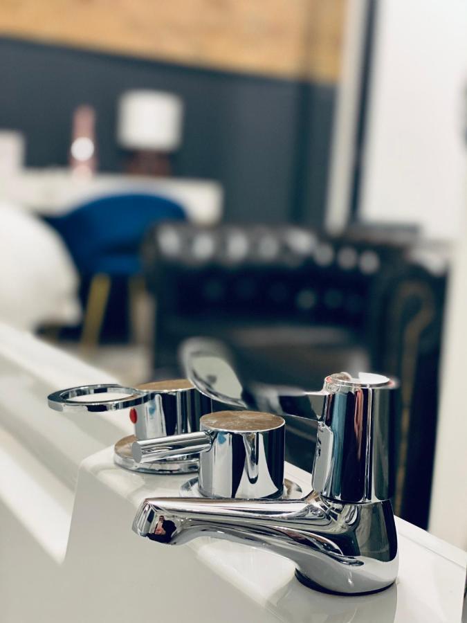 Duke And Duchess Apartments And Rooms - Private In Room Hot Tub Suites Londra Esterno foto