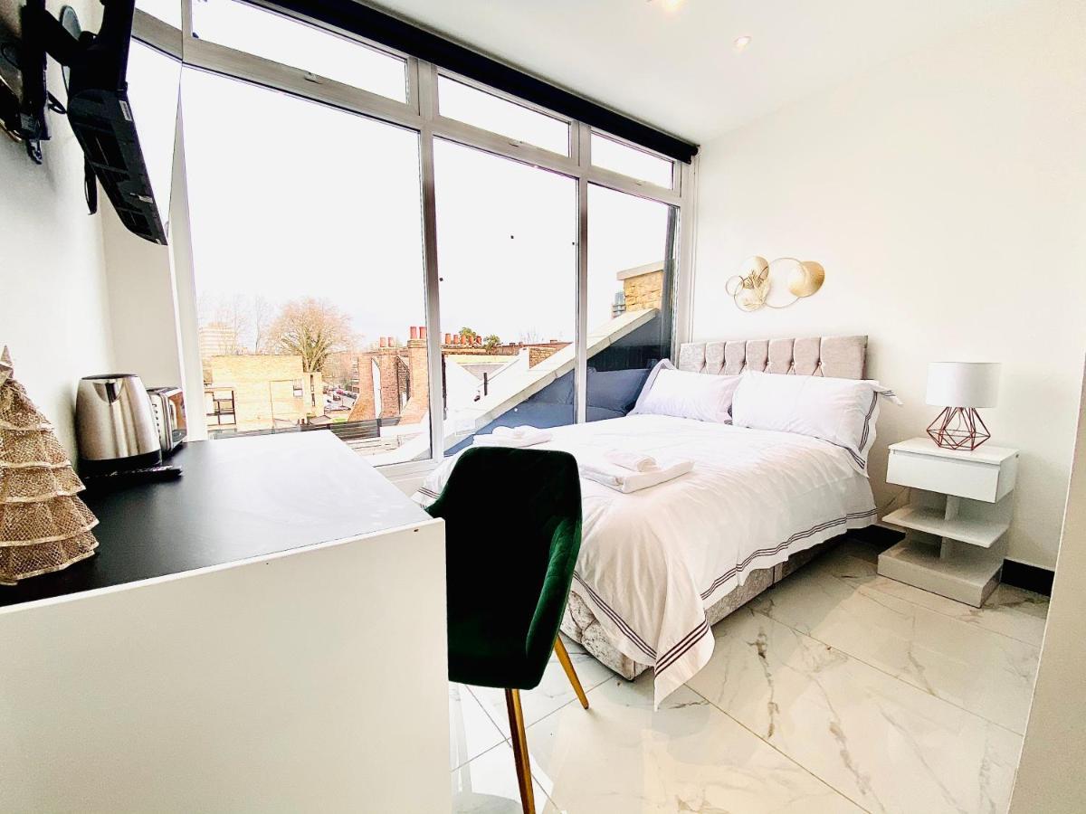 Duke And Duchess Apartments And Rooms - Private In Room Hot Tub Suites Londra Esterno foto