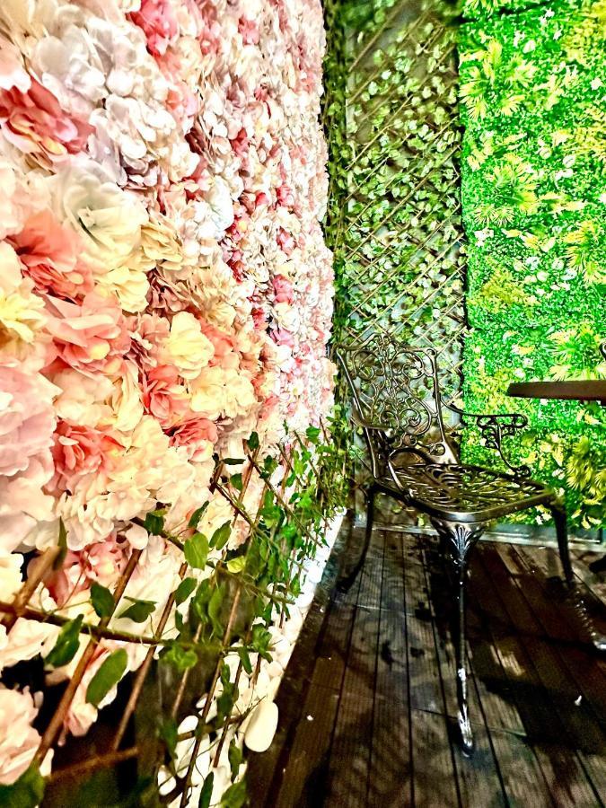 Duke And Duchess Apartments And Rooms - Private In Room Hot Tub Suites Londra Esterno foto