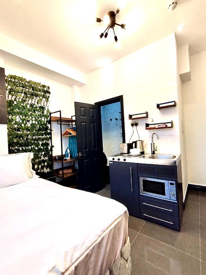 Duke And Duchess Apartments And Rooms - Private In Room Hot Tub Suites Londra Esterno foto