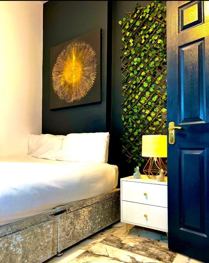 Duke And Duchess Apartments And Rooms - Private In Room Hot Tub Suites Londra Esterno foto