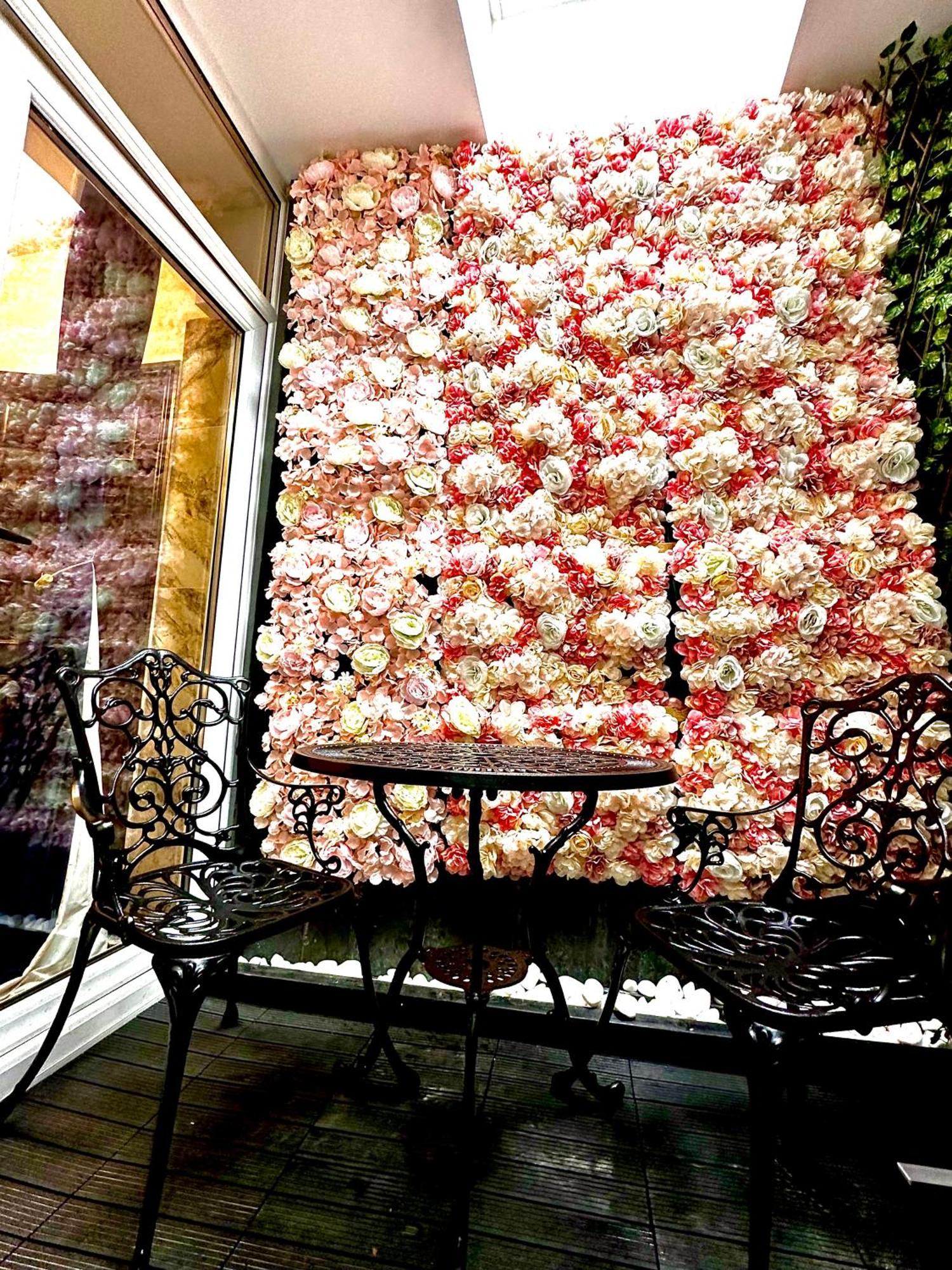 Duke And Duchess Apartments And Rooms - Private In Room Hot Tub Suites Londra Esterno foto