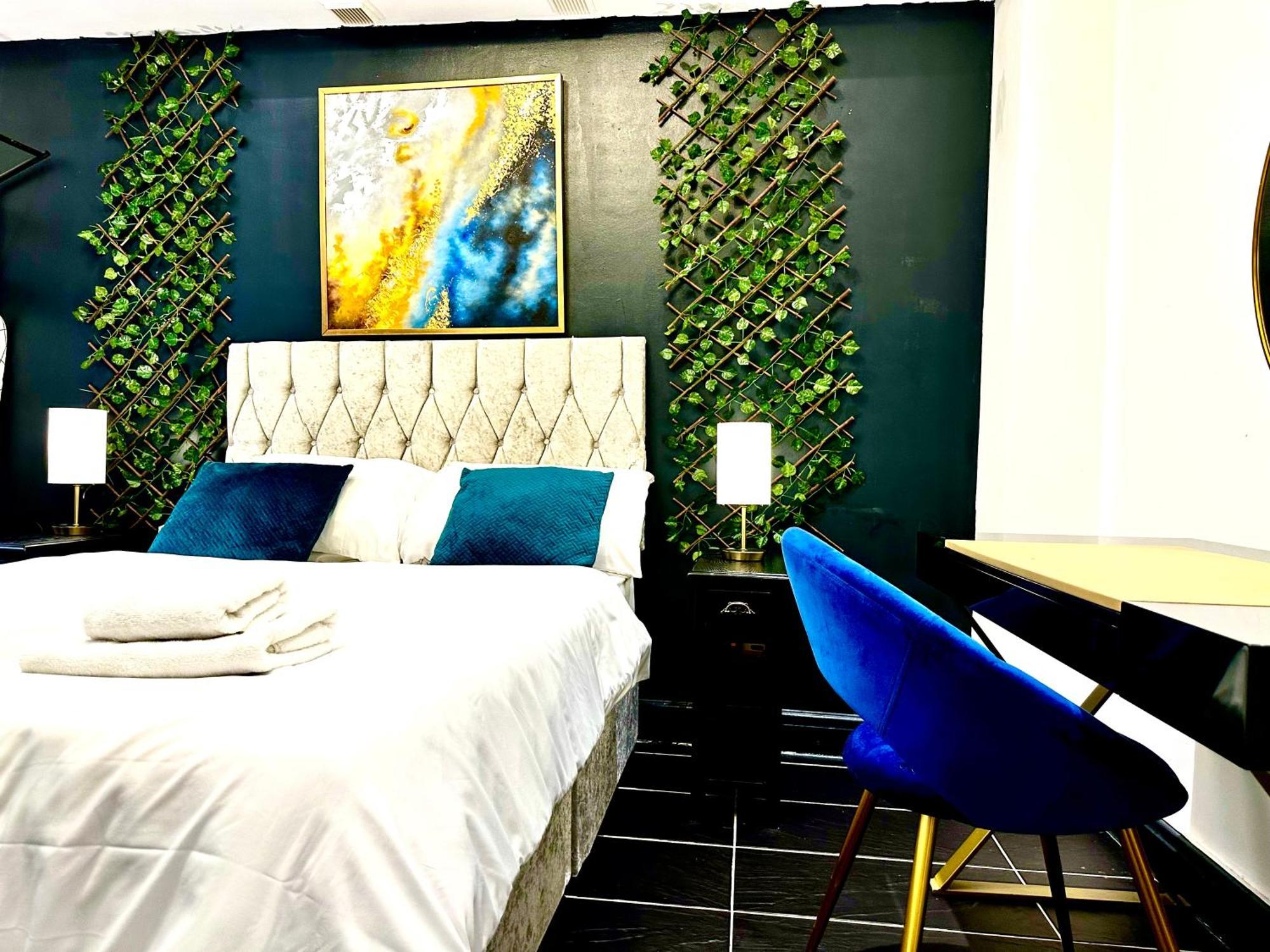 Duke And Duchess Apartments And Rooms - Private In Room Hot Tub Suites Londra Esterno foto