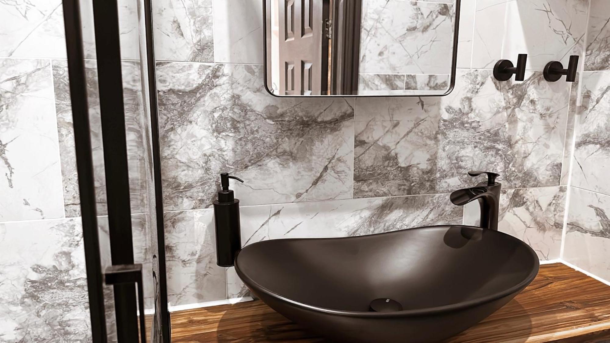 Duke And Duchess Apartments And Rooms - Private In Room Hot Tub Suites Londra Esterno foto